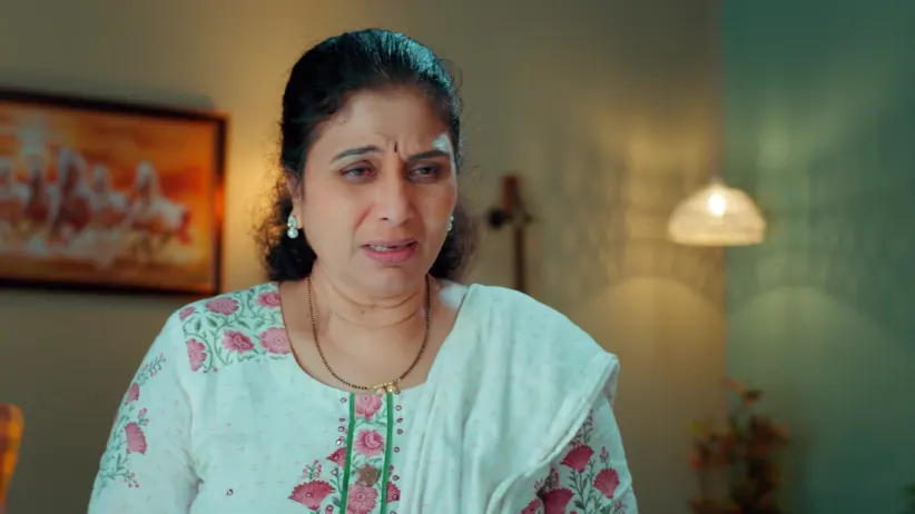 Mallika Threatens Mandakini - Veen Doghatli Hi Tutena