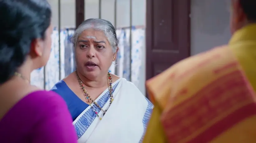 Devanarayanan Raises His Hand to Hit Muthassi