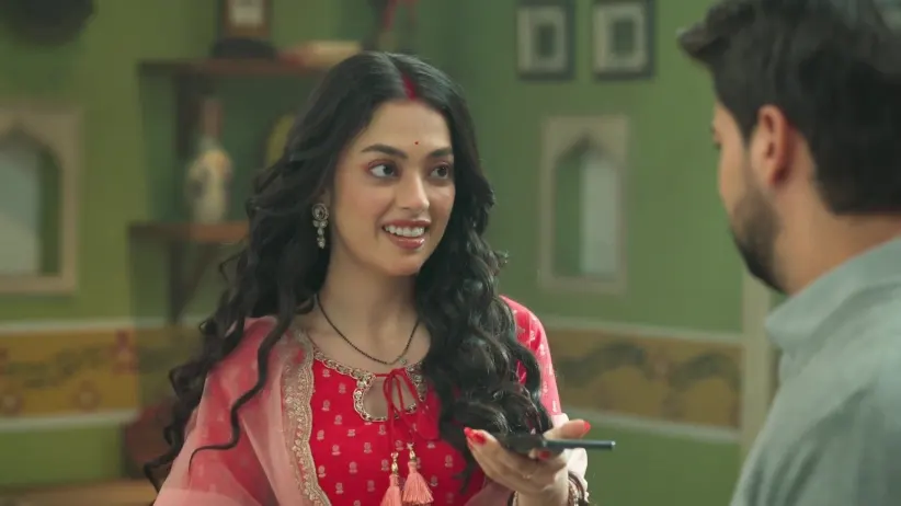 Saavi Asks Jeetu for His Phone