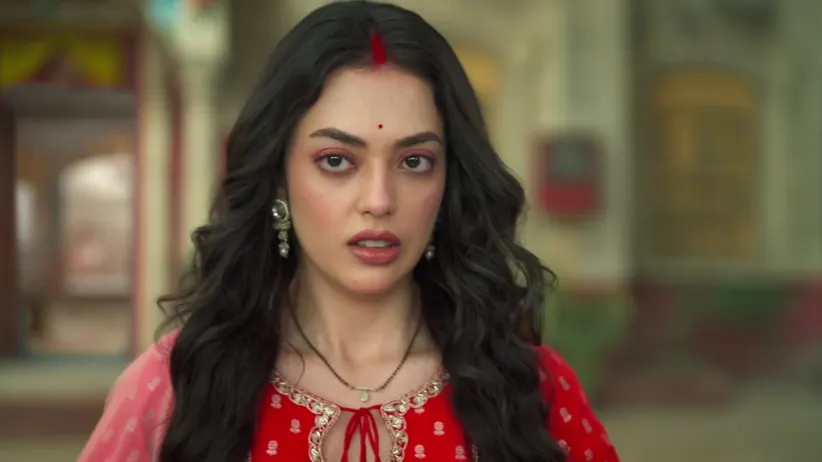 Saavi Mistakes Latika for Another Woman