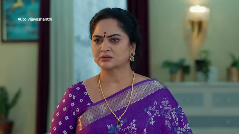 Chiranjeevi Gets Vijayashanthi to Give Him a Bath - Auto Vijayashanthi - Promo