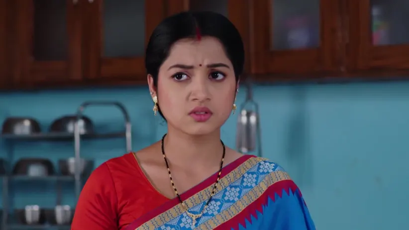 Priyambada Learns about Archana's Problem - Sathi Sata Janmara