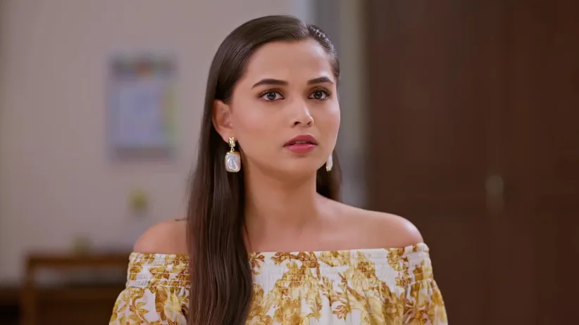 Meera Makes Veda Wear the Saree Given by Devi Aaji