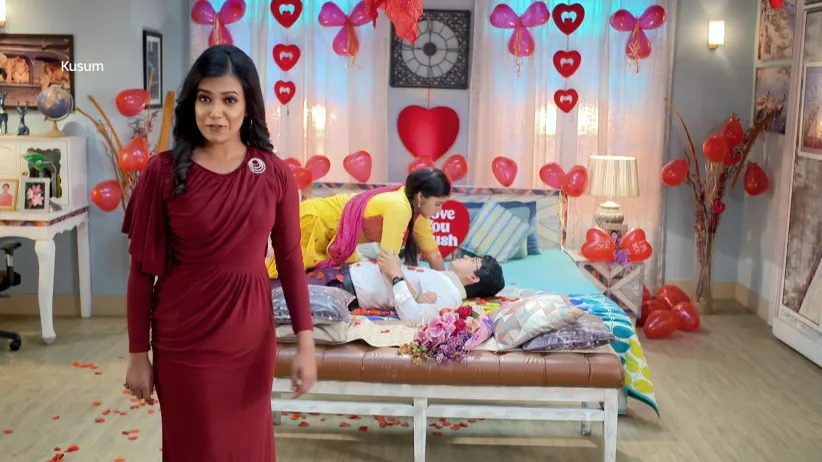 An Intimate Moment for Ayushman and Kusum - Kusum - Promo