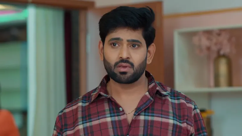 Vijayashanthi Steals the Blackmailer’s Money