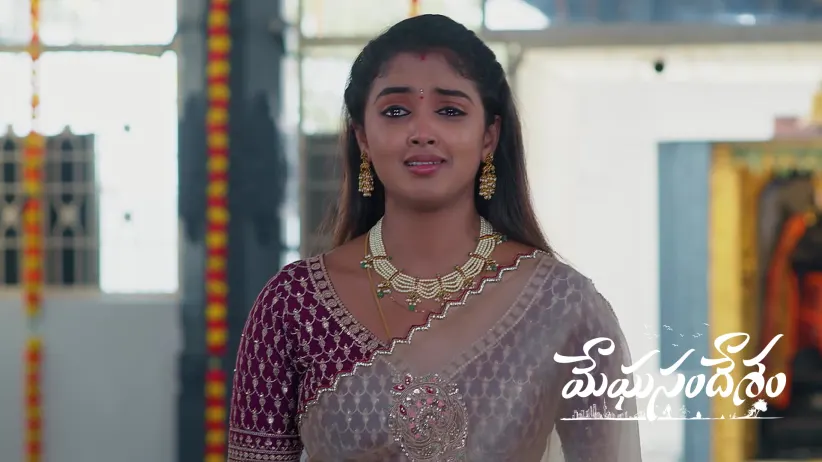 Sharath Gives His Blessings to Bhoomi