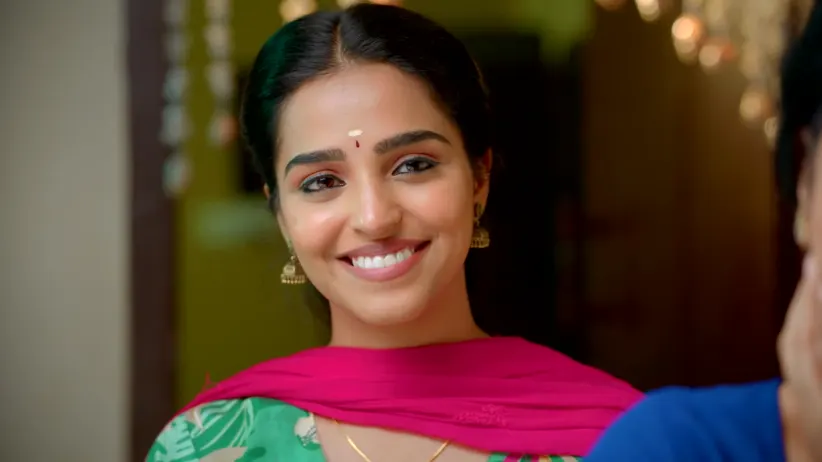 The Neighbours Badmouth Akhila