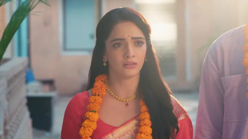 Jagadhatri Is Insulted at the Doorstep of Her House - Jagadhatri