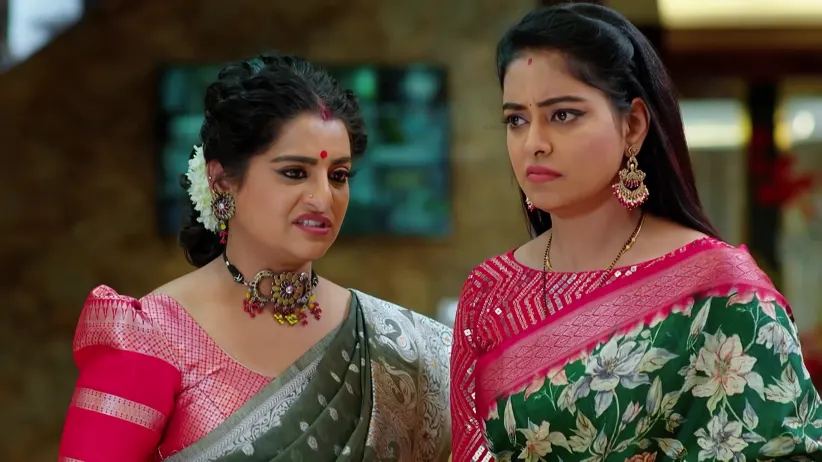 Meenan Threatens Akhilandeshwari