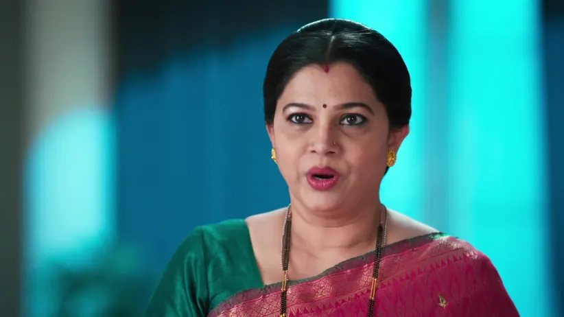 Bhairavi Praises Savali's Song - Savalyachi Janu Savali