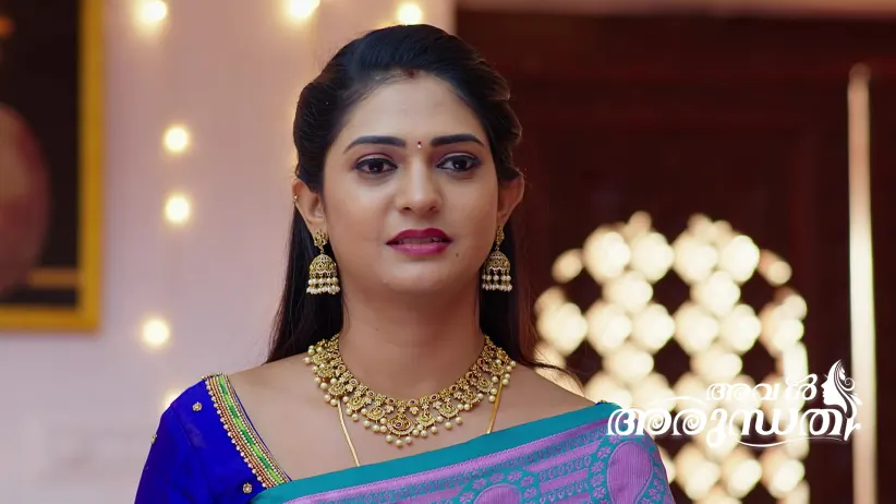 Mahendran Adorns Anju with the Chain