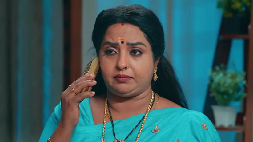 Sumithra Convinces Naveen - KrishnaGadha