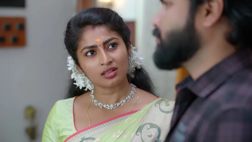 Veera Spots a Worried Maaran - Veera