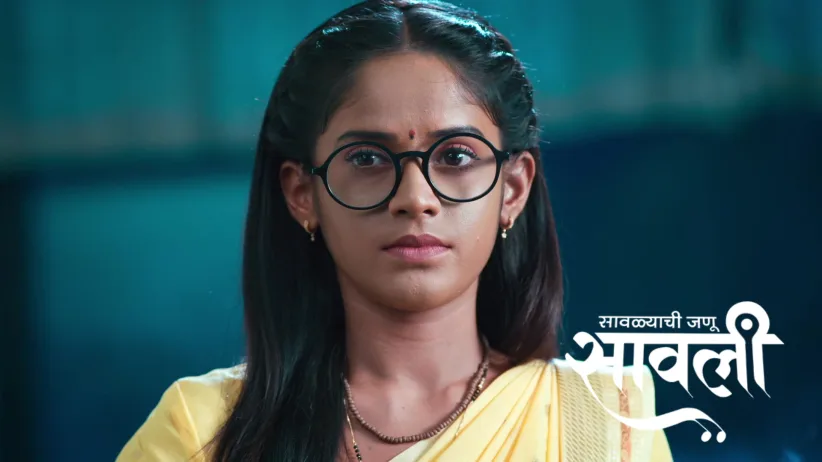 Savali Tries to Get Dr Sakhare's Number