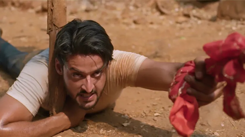 A Few Goons Attack Ved - Saru