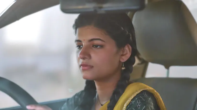 Ved Tries to Teach Saru How to Drive - Saru