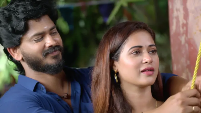 Janaki Prays to Karuppuswamy - Sandhya Raagam