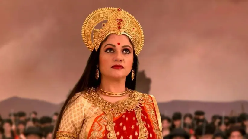 Madhuri Tries to Kill Santoshi