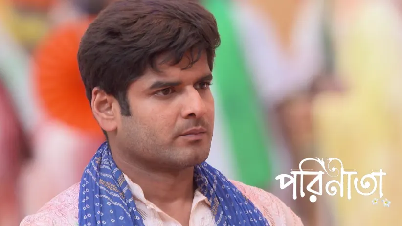 Rayan Applies Colours to Parul’s Cheeks