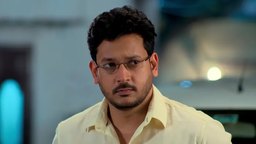 Lajbonti Brings the Cops to Catch Mayukh