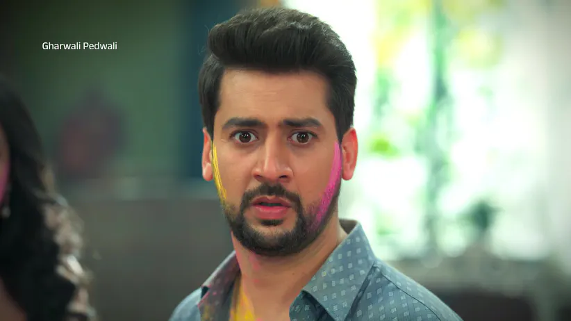 Ritika Sees Jeetu Applying Colours to Saavi and Latika - Gharwali Pedwali - Promo