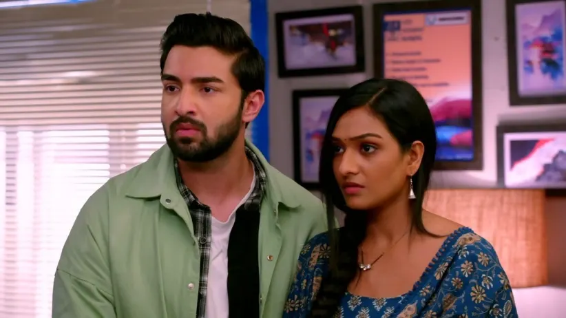 The Robber Points a Gun at Malishka