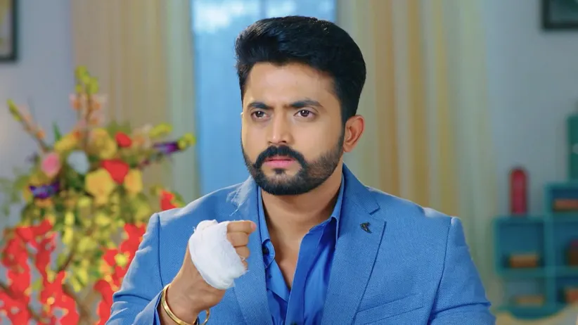 Ishwar Prasad Stops Rahul's Engagement