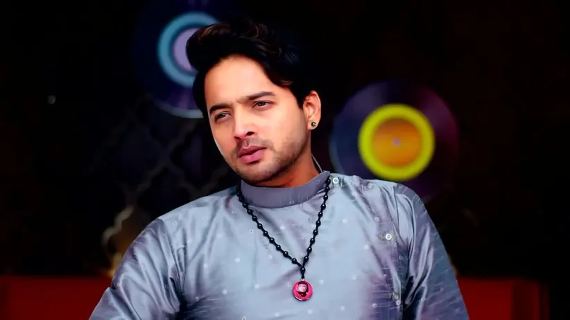 Viraj Tries to Scare Chaitra