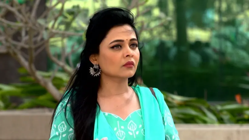 Yash Tries to Make Neha Smile