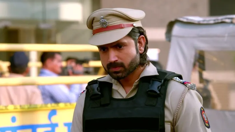 Inspector Rakesh Arrives at the Bank