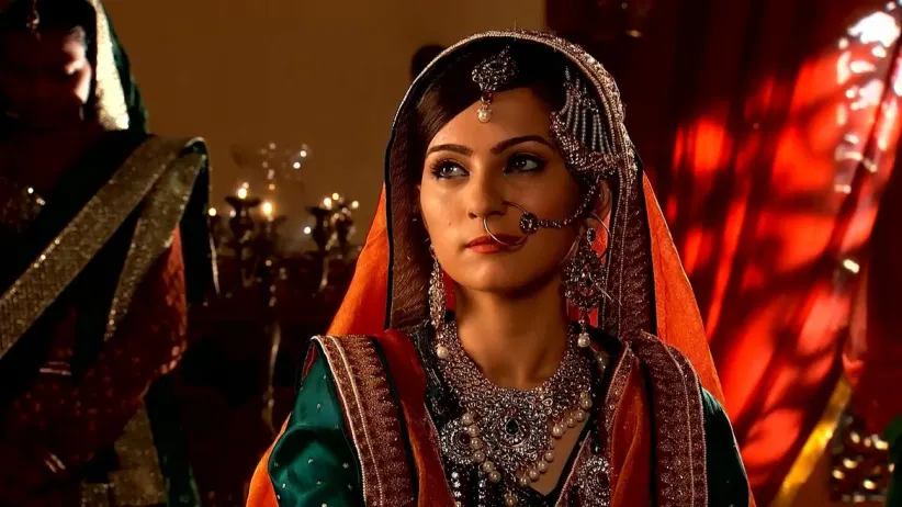 Jodha Seeks Hamida's Blessings