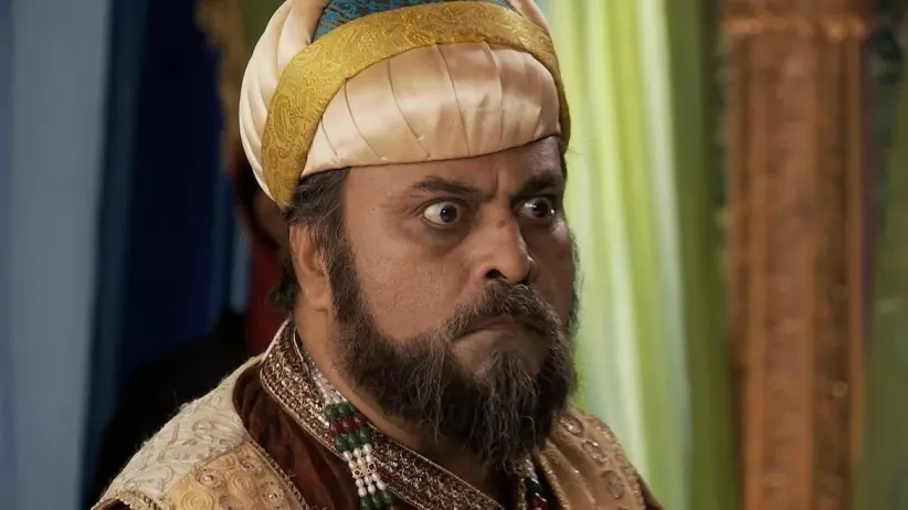 Adham Khan kills Aslam - Jodha Akbar