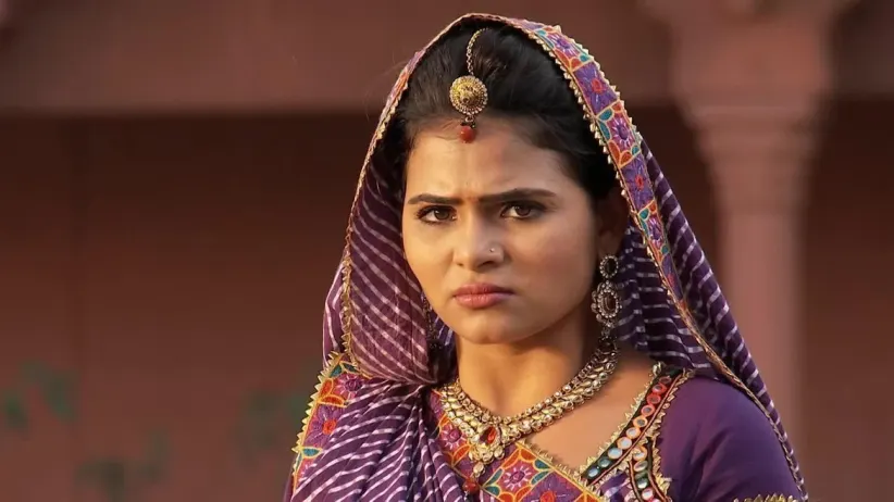 Sharifuddin confides in a guard - Jodha Akbar