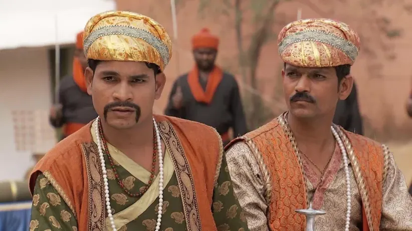 Anga points out a bad omen - Jodha Akbar