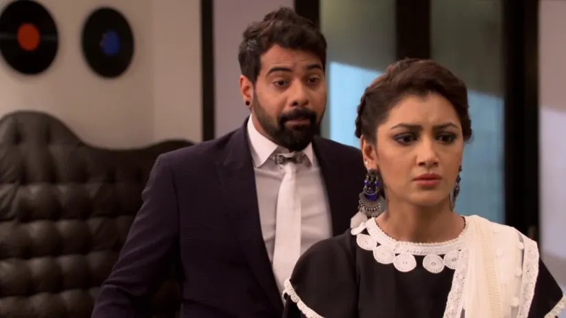 A jealous Abhi lashes out at Pragya - Kumkum Bhagya Highlights