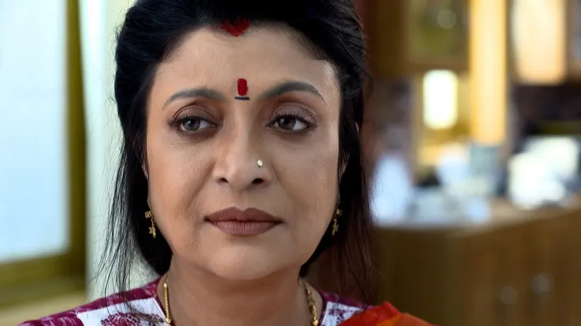 Sara Throws Garbage at Zeeshan