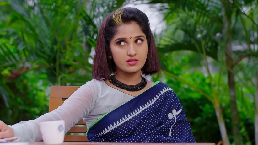 Abhi Saves Divya from the Snake
