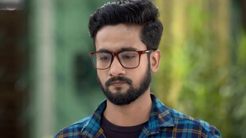 Satyaki Bids Urmi Goodbye