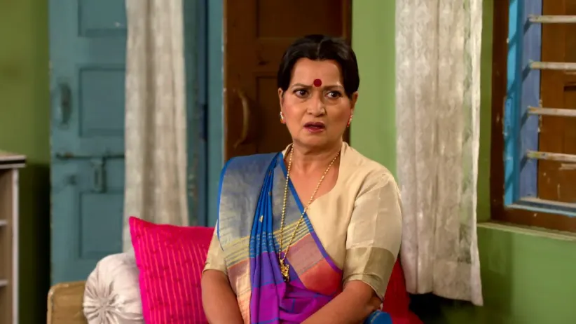 Pitaji Gives an Advice to Amma