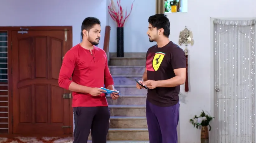 Vikrant Tries to Romance Aarati