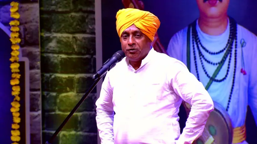 Narendra Maharaj's Informative Kirtan