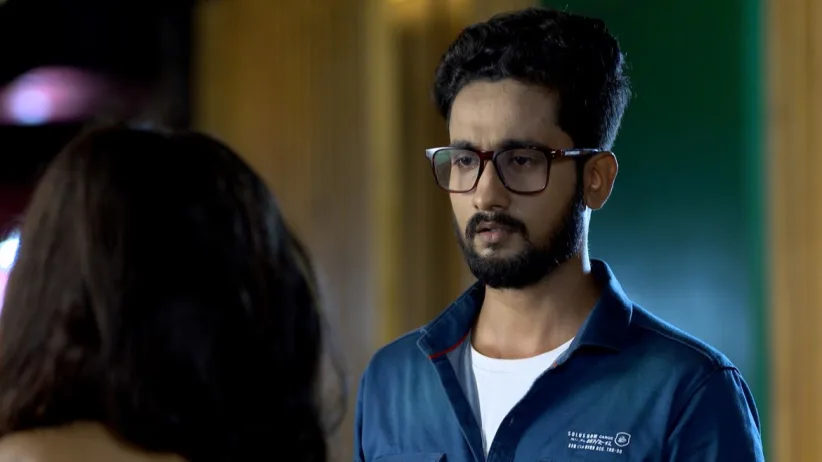 Satyaki and Urmi Face Each Other