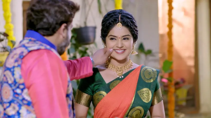 Anu Indirectly Warns Meera
