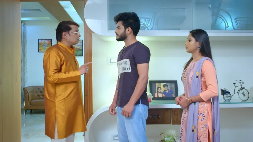 Paarvathi Asks For a Promise From Aditya