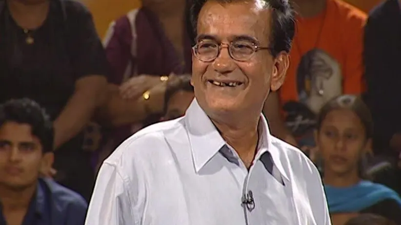 Kundan Shah Graces the Show with His Family