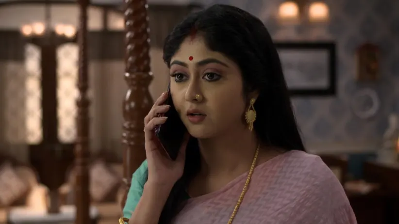 রাহুলের সাথে ফোনে কথা বলে অপু 