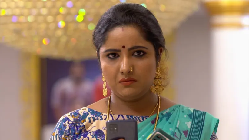 Akhila Gets Scared