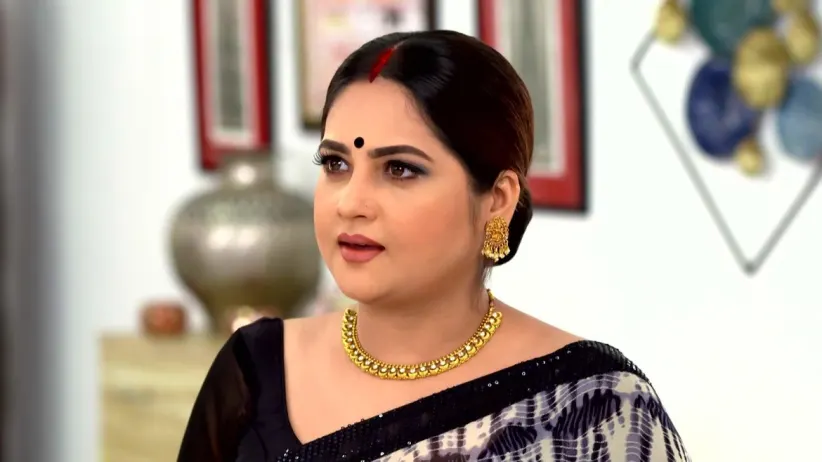 Urmi rescues Satyaki