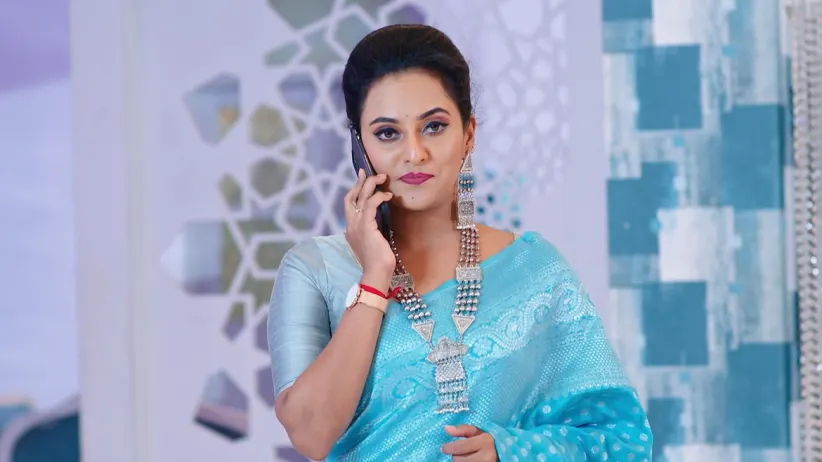 Shyama Gives 'Kashayam' to Akhil