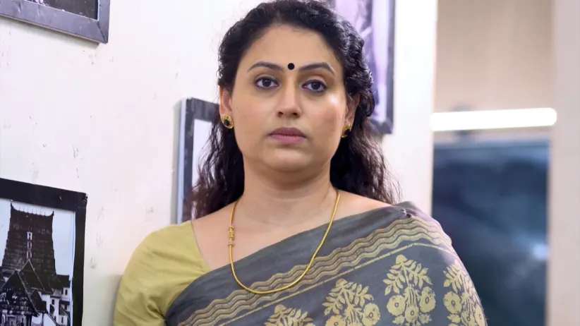 Bhattathiri Examines Meera's Horoscope